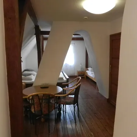 Osada Chybotek בית הארחה 3*